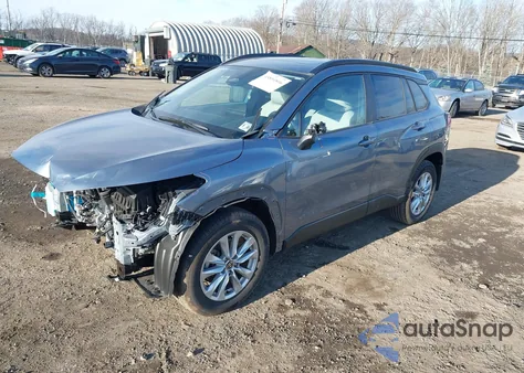 2025 Toyota Corolla Cross Le z USA, uszkodzony, nr VIN 7MUBAABG5SV136121